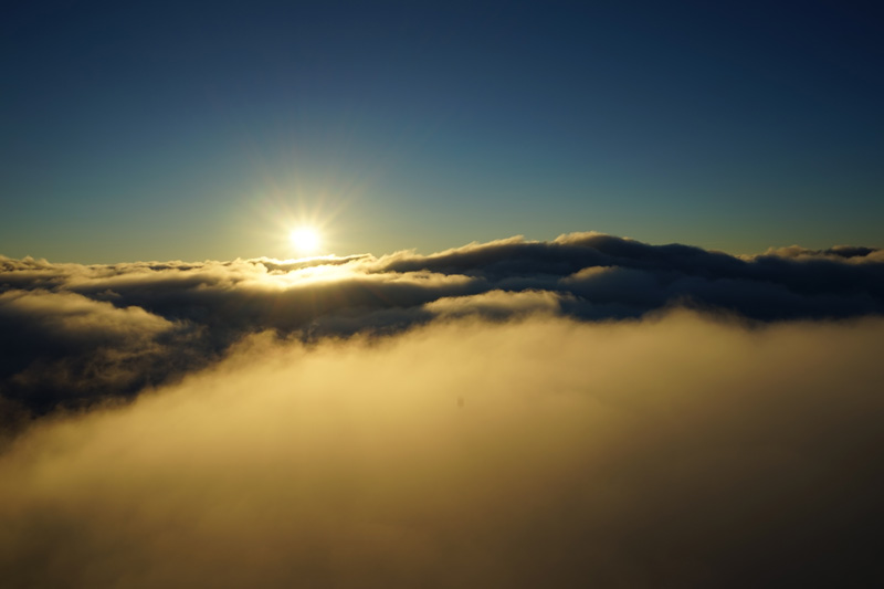 Sonnenuntergang über den Wolken Thumb