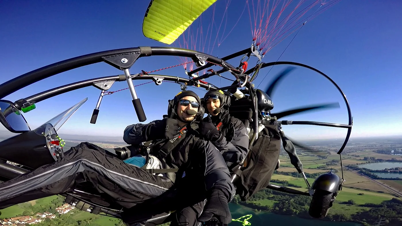 Pilot Sascha und Lara im X-Citor