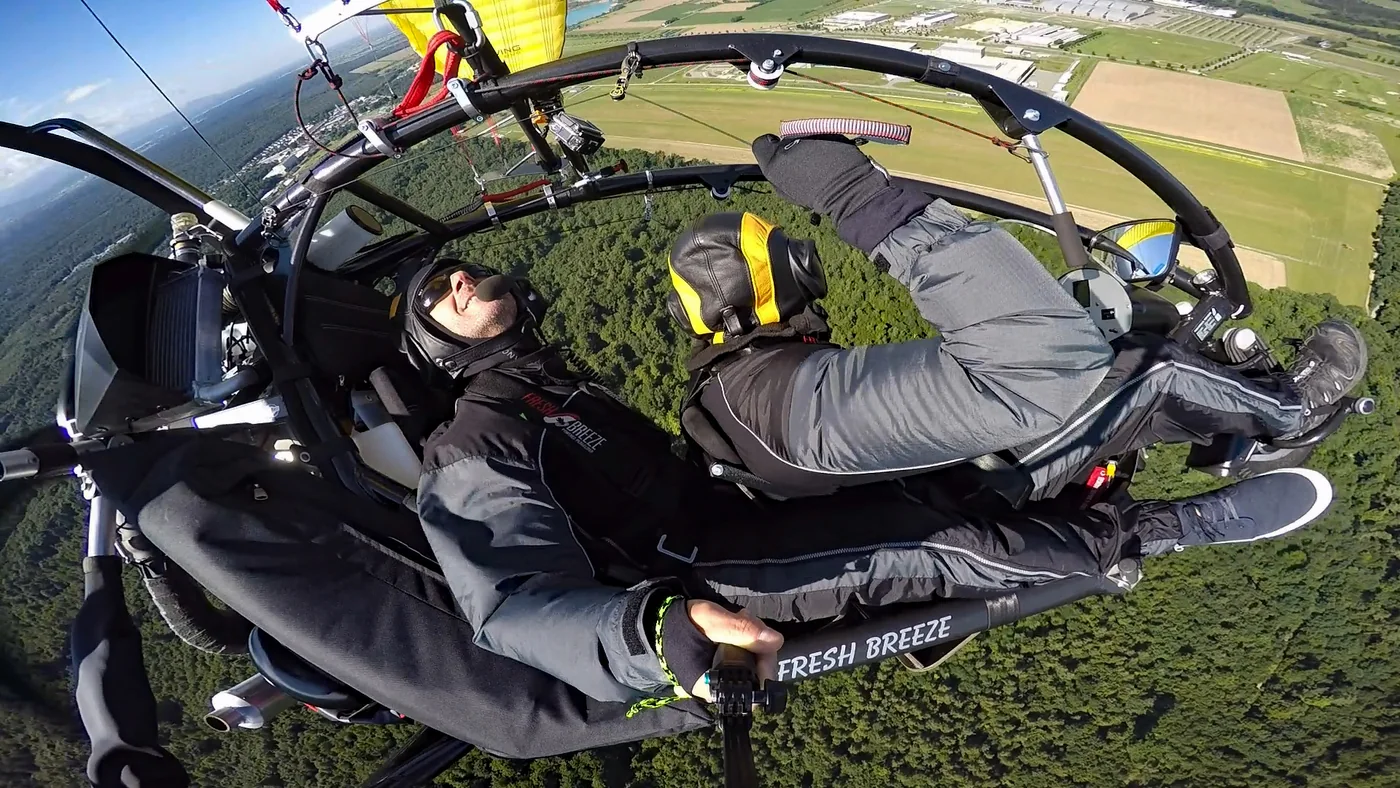 Airwork im X-Citor: Steilspirale aus rund 800 Metern Höhe